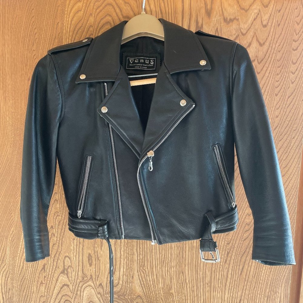 Cropped black leather motobike  jacket